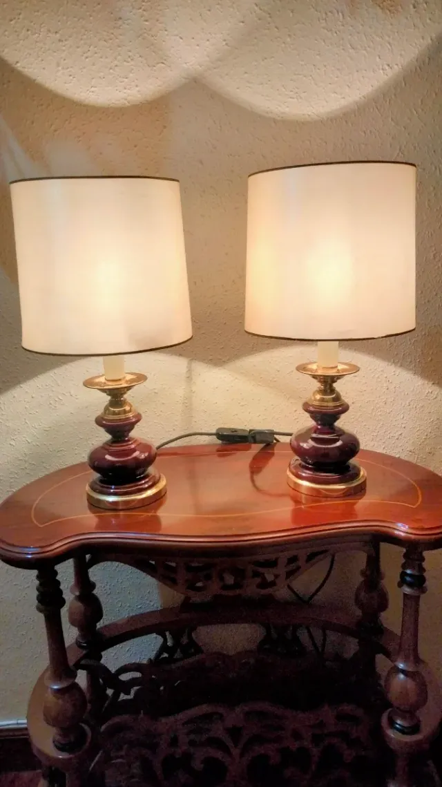 Splendido paio di lampade da tavolo in bronzo