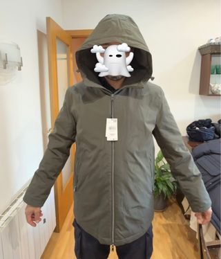 Chaqueta verde militar con capucha