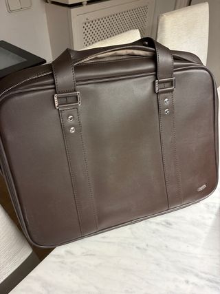 Maletín de negocios marrón nuevo