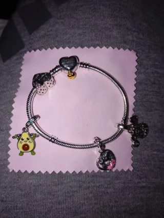 Pulsera Pandora con charms