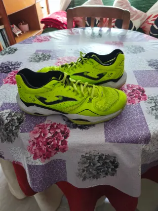 Zapatillas pádel Joma verde y negro