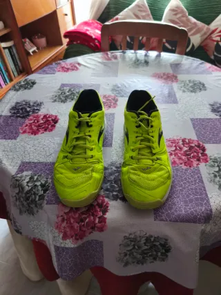 Zapatillas pádel Joma verde y negro