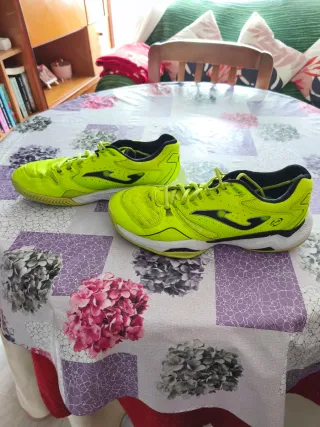 Zapatillas pádel Joma verde y negro