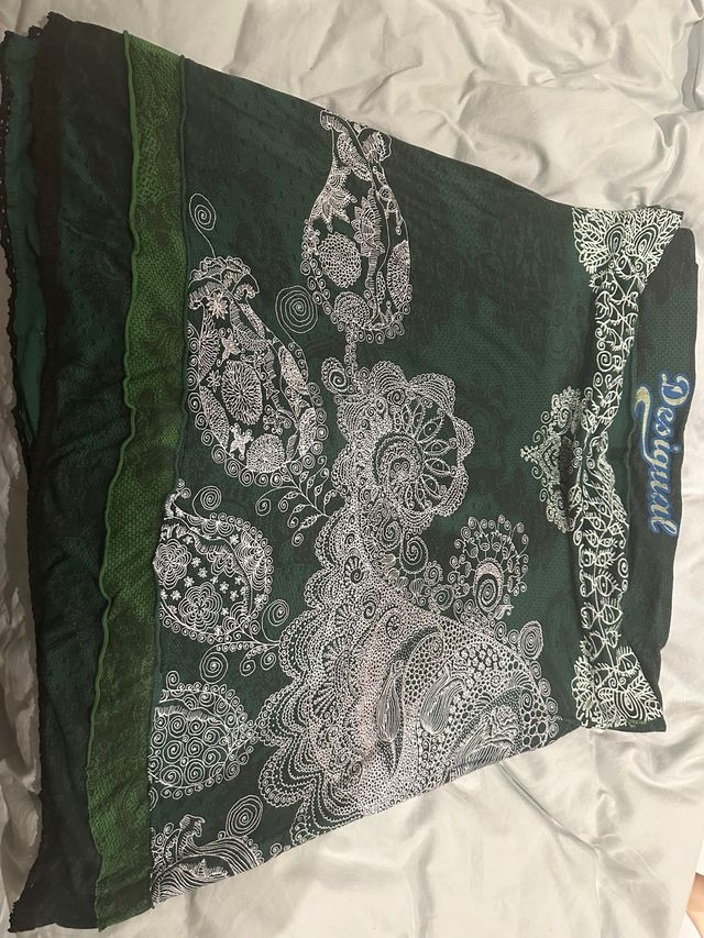 Falda Desigual verde estampada