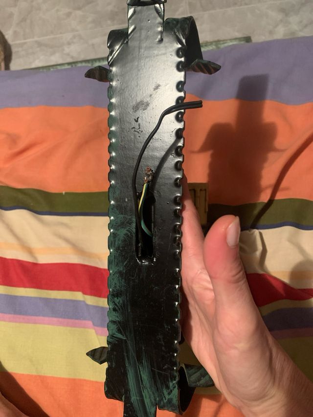 Lámpara de pared metálica estilo rústico