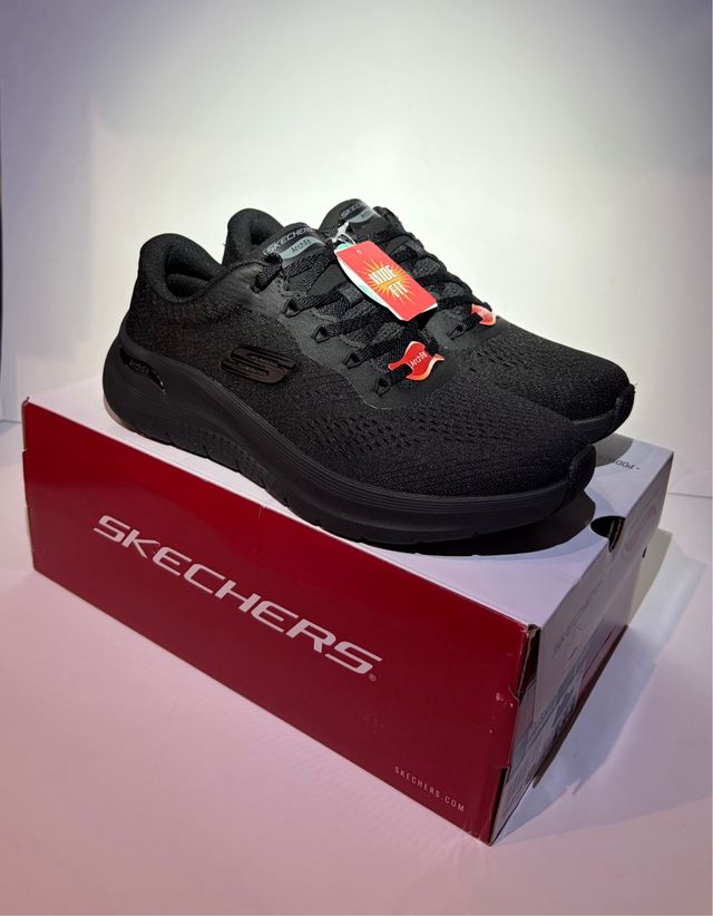 Tênis Skechers Pretos
