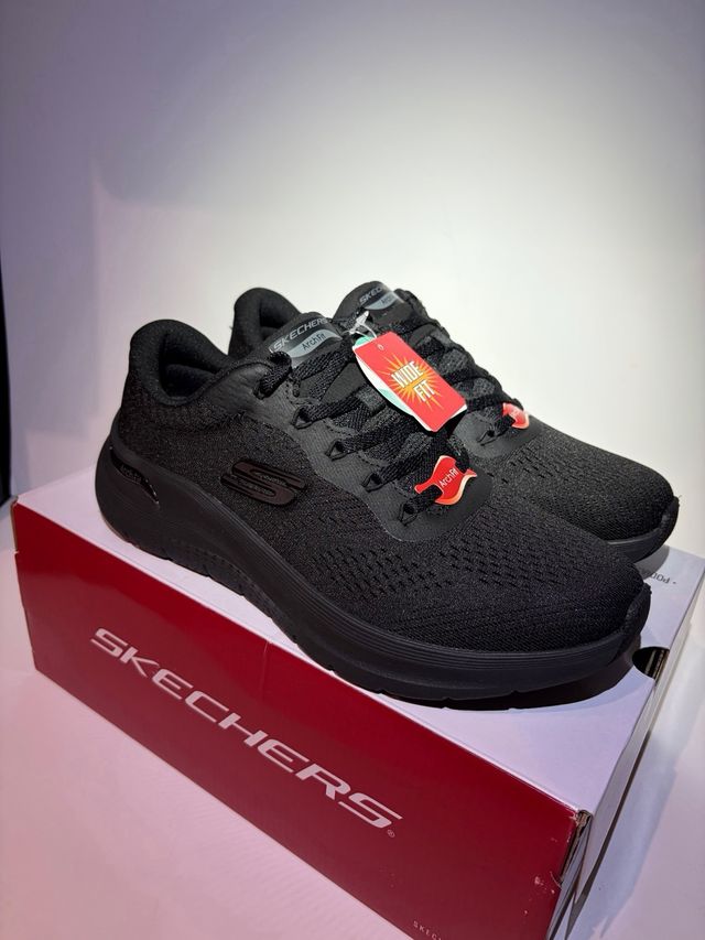 Tênis Skechers Pretos