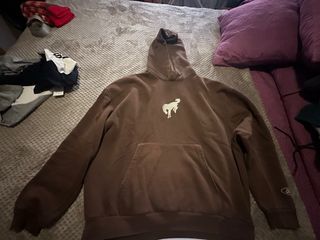 Sudadera marrón con estampado de caballo