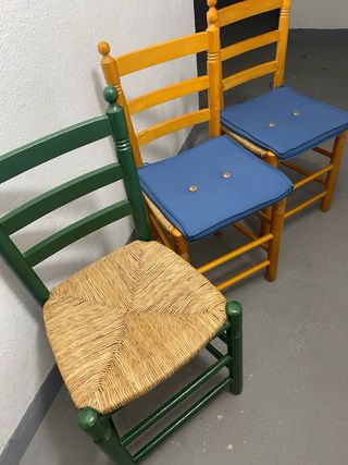 Sillas de mimbre y madera como nuevas.