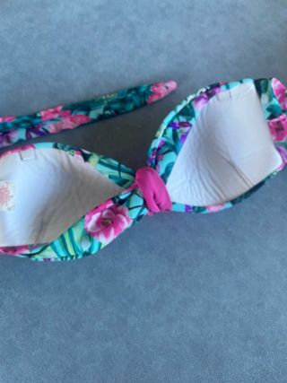 Top bikini estampado tropical