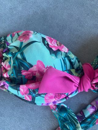 Top bikini estampado tropical