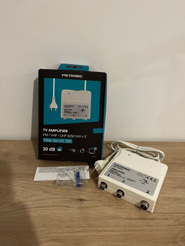 Amplificador TV Metronic FM/VHF/UHF 30 dB