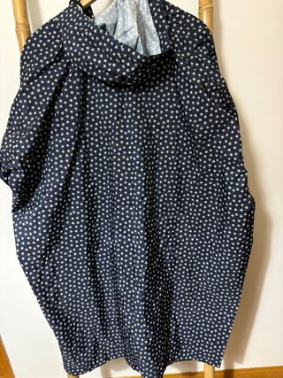 Chubasquero estrellas azul y blanco