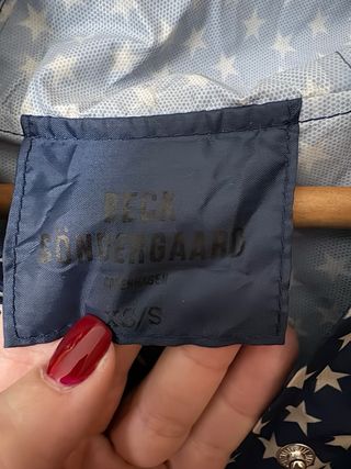 Chubasquero estrellas azul y blanco