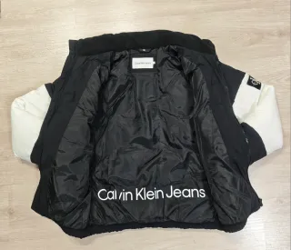 Chaqueta Calvin Klein Negra y Blanca
