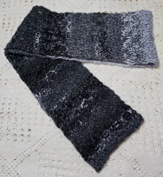 Bufanda de lana tejida gris y negra