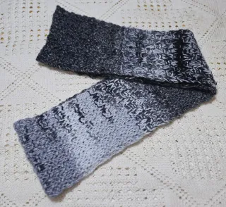 Bufanda de lana tejida gris y negra