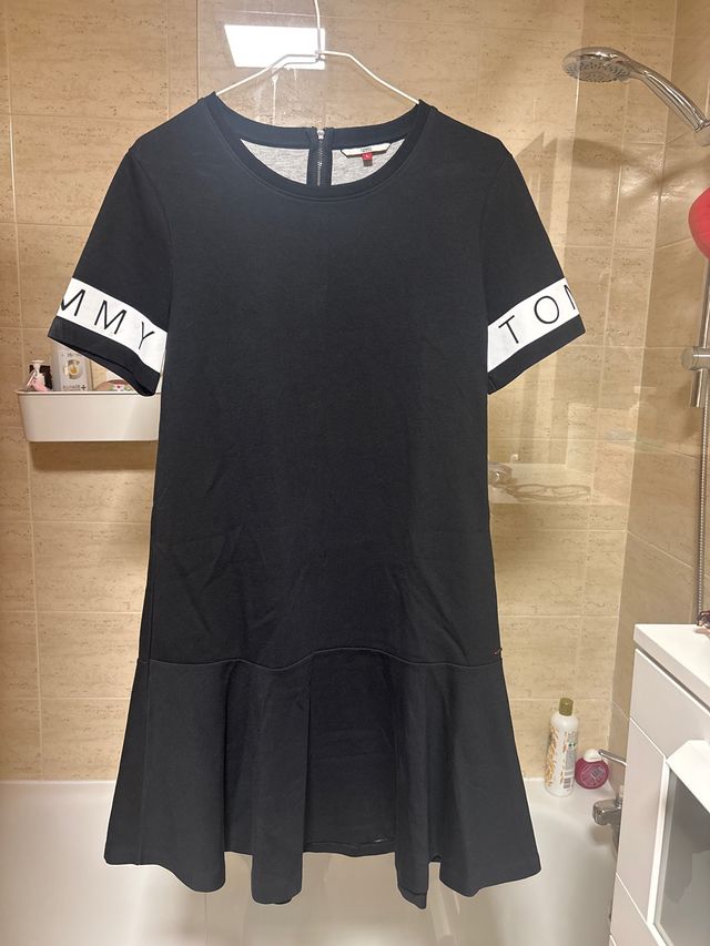 Vestido Tommy Jeans Negro con Logo