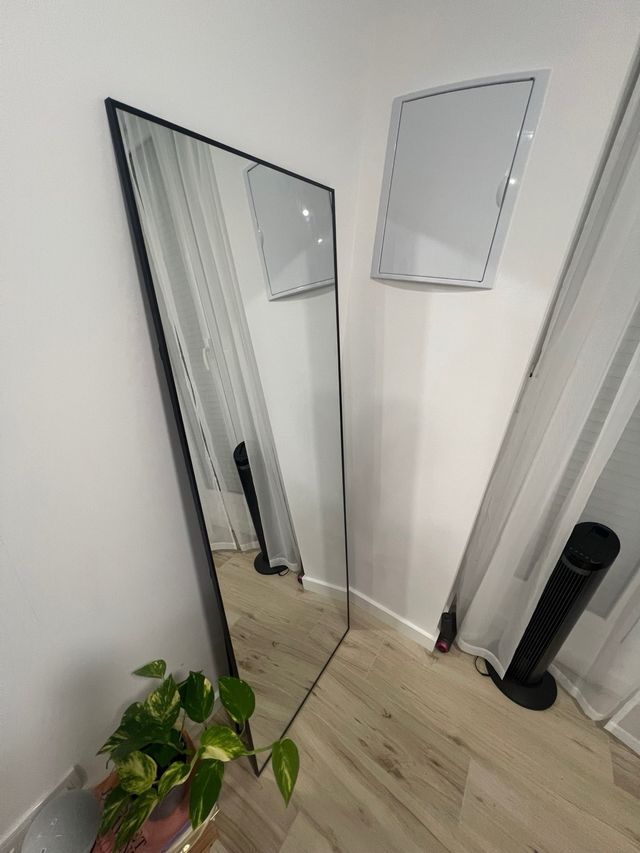 Espejo cuerpo entero negro