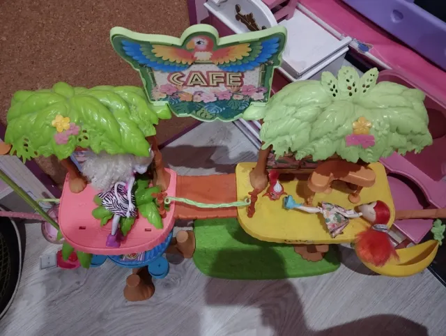 Juego de cafetería y árboles para muñecas