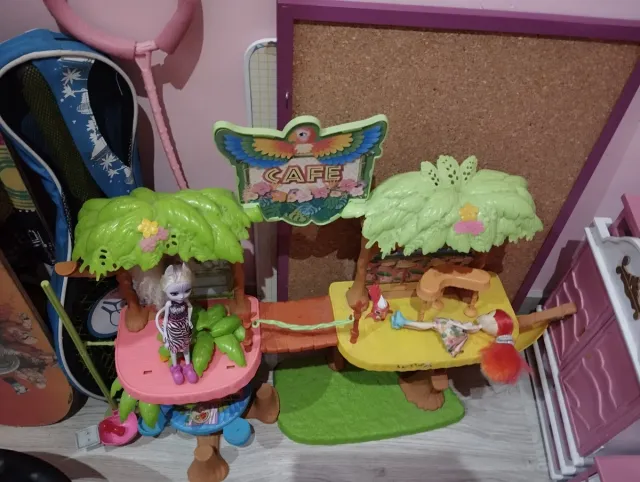 Juego de cafetería y árboles para muñecas