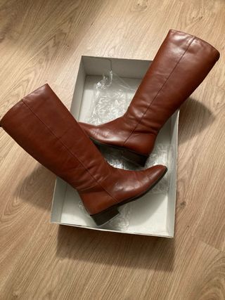 Botas altas de cuero marrón