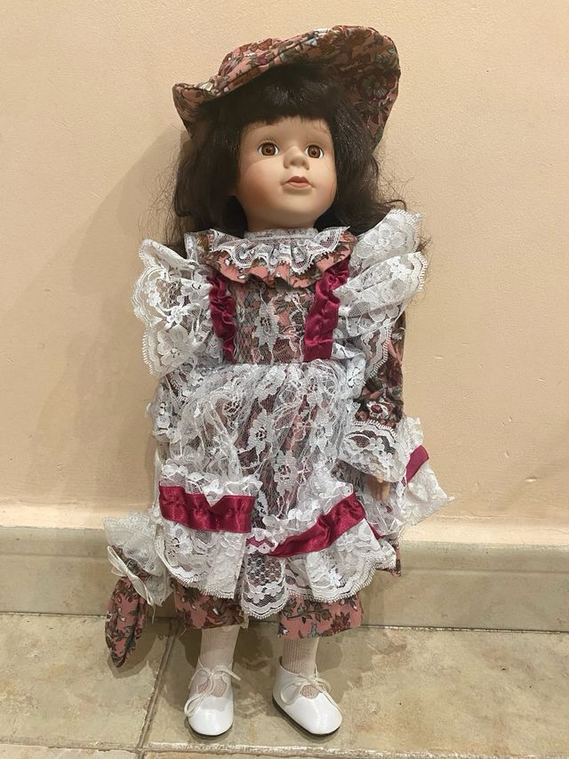 Muñeca de Porcelana Vestido Floral