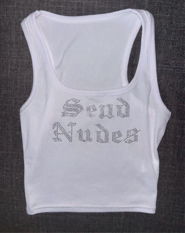 Camiseta Crop Top Pedrería Send Nudes