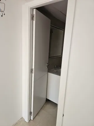 CARPINTERIA! Colocamos todos tipo de puertas.