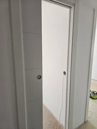 CARPINTERIA! Colocamos todos tipo de puertas.