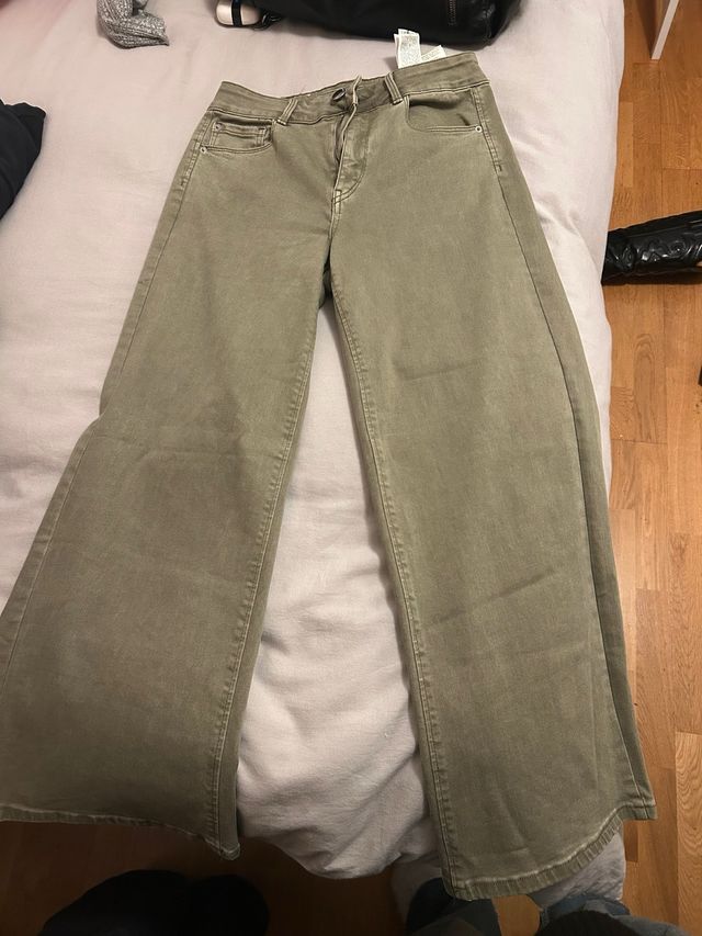 Pantalón ancho tiro medio-alto