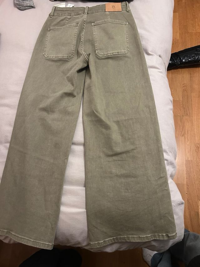 Pantalón ancho tiro medio-alto