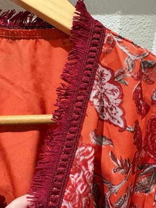 Vestido midi estampado floral con lazo