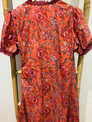 Vestido midi estampado floral con lazo