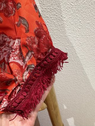 Vestido midi estampado floral con lazo