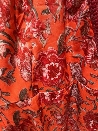 Vestido midi estampado floral con lazo