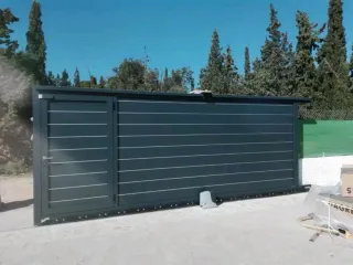 Reparación y montaje de puertas automáticas.