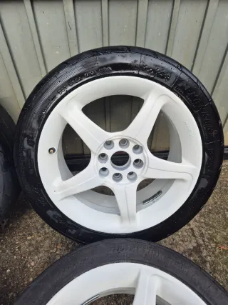 Llantas Valbrem con semi slicks