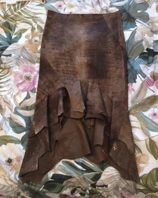 Gonna in pelle marrone asimmetrica con rouches