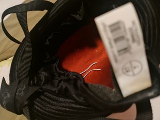 Casco y pantalón hípica beige