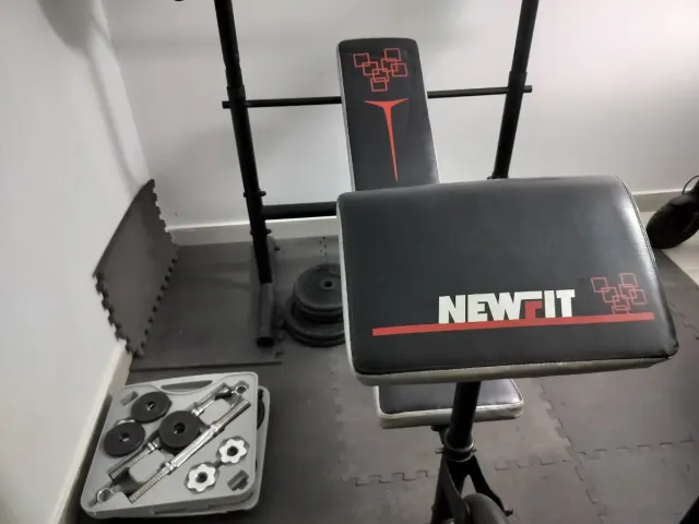 Banco de pesas + discos y mancuernas