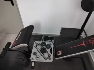 Banco de pesas + discos y mancuernas