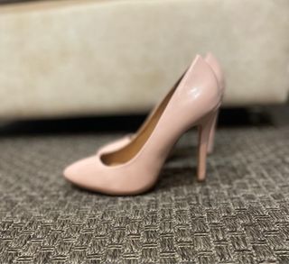Zapatos de tacón beige y rosa