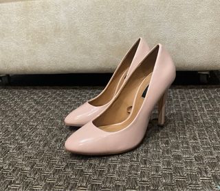 Zapatos de tacón beige y rosa