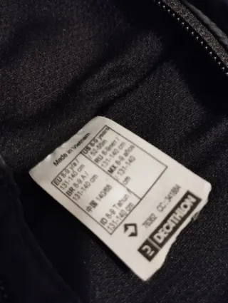 Abrigo Quechua niño negro. Talla 8-9 años, 131-140