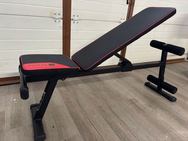 Banco de pesas y abdominales inclinable