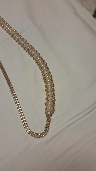 Cinturón dorado con perlas