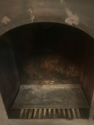 Estufa de leña metálica gris