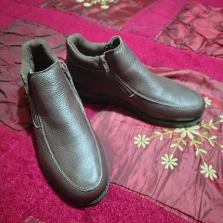 Zapatos marca Segrasegotor, piel, color marrón.