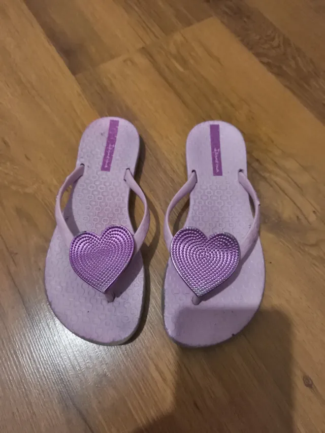 Chanclas Ipanema niña corazón morado. 29-30